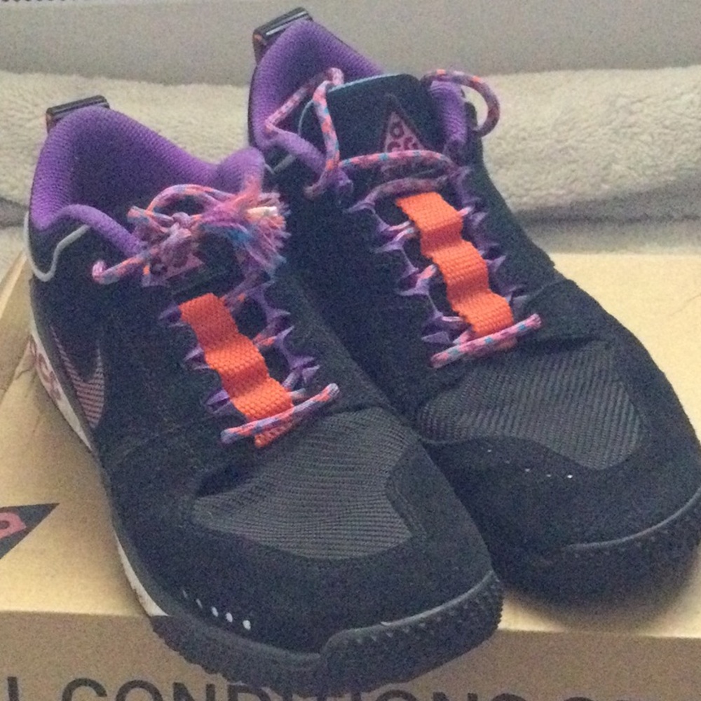 Nike ACG Sneakers - Black and Tan